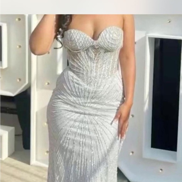 Elegant Silver Strapless Evening Gown - Picture 2 of 4